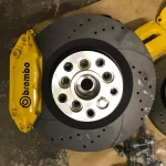 Tarcza hamulcowa z zaciskiem brembo